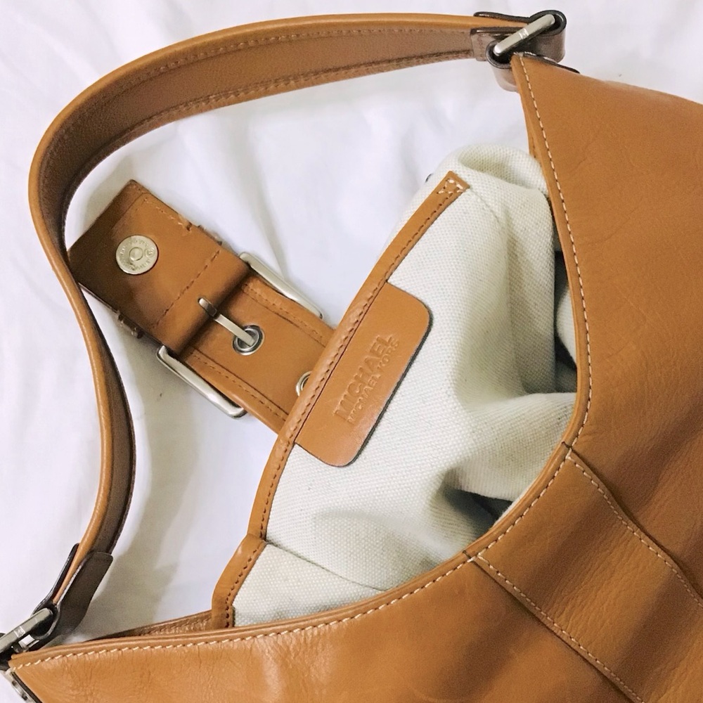 Michael Kors Hutton Hobo Shoulder Bag - Picture 7 of 13